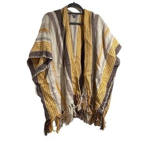 Aerie Soft and Cozy Poncho shrug yellow‎ grey OS